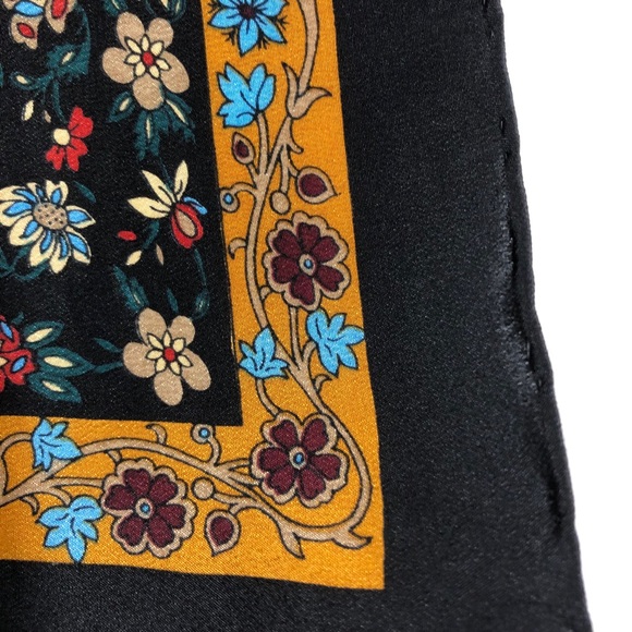 Bill Blass 100% silk scarf - Picture 5 of 10